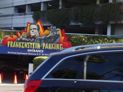 Eines der Parkhäuser von den Universal Studios // One of the parking lots at the Universal Studios